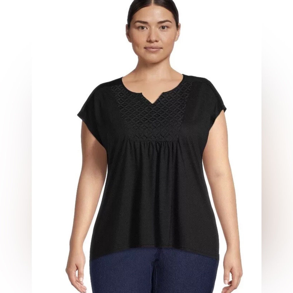 REAL SIZE  Womens Semi Loose Top Size 3X Black Crocheted Neckline NWOT